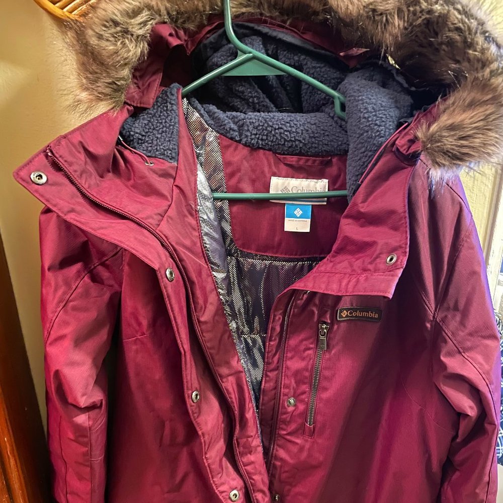Like NEW! Columbia Winter Coat with Hood Womens Large in Fusia